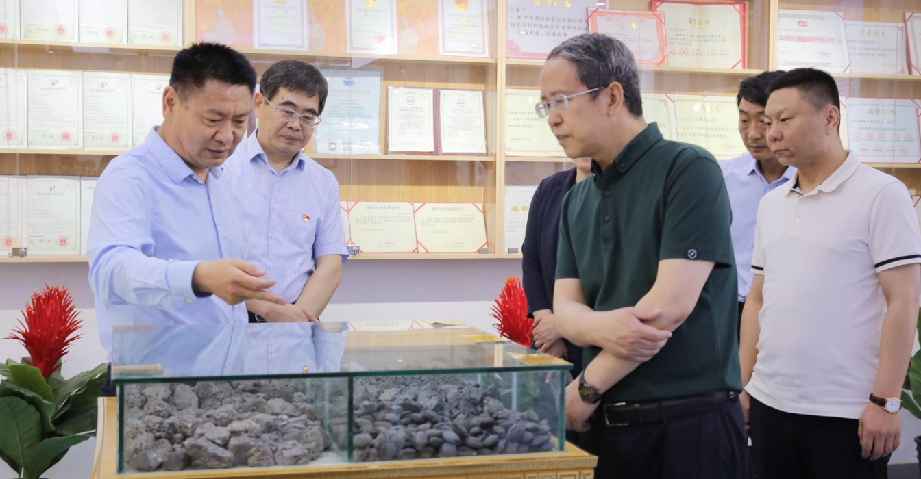 省总工会到我县开展“工会进万家”调研走访慰问活动(图3)