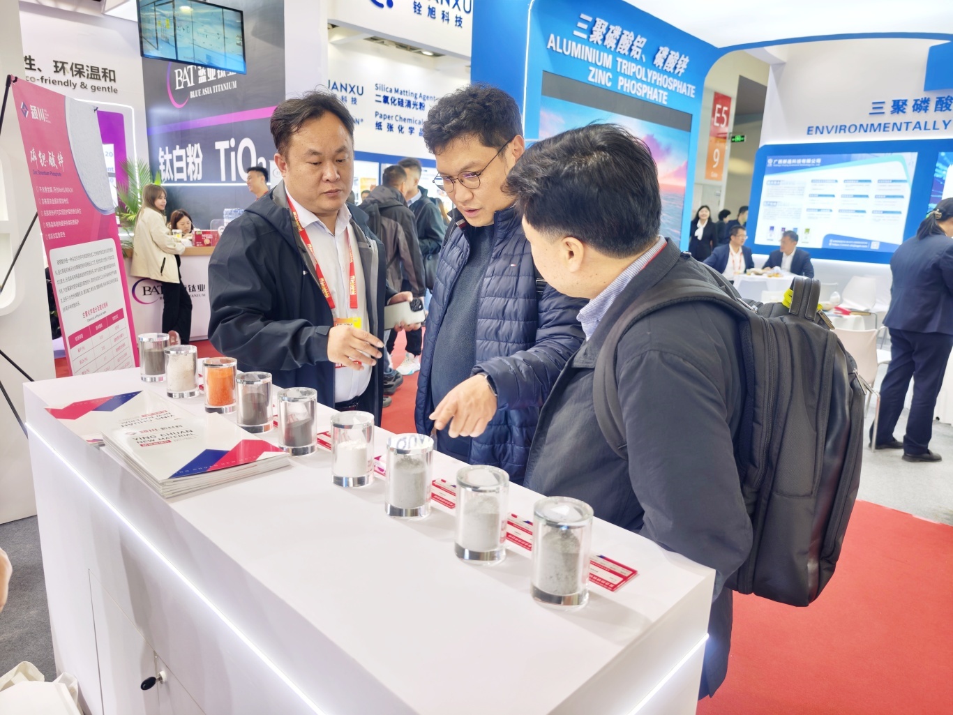 盛会收官,合作启新 | 颍川新材料2025中国国际涂料展圆满落幕(图19) 盛会收官,合作启新 | 颍川新材料2025中国国际涂料展圆满落幕(图19)